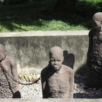 Bán mạng kiếm tiền, sống hay không sống?